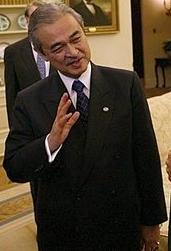 Abdullah Ahmad Badawi ketika lawatan ke White House pada 2004. Bab ini meneliti ruang reformasi selepas beliau mengambil alih kuasa.