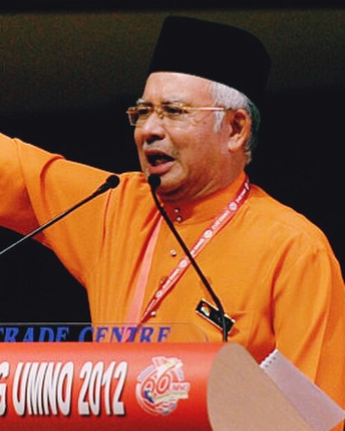 Najib di Perhimpunan Agung UMNO 2012. Selepas berpuluh tahun dalam parti dan kerajaan, beliau sudah berubah daripada "anak Tun Razak" kepada orang yang memegang tiga kuasa serentak: perdana menteri, menteri kewangan dan presiden UMNO.