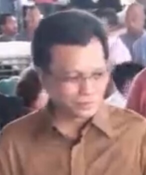 Foto Shafie Apdal. Bab ini meletakkan pengalaman politik Sarawak dan Sabah dalam persoalan persekutuan yang sama.