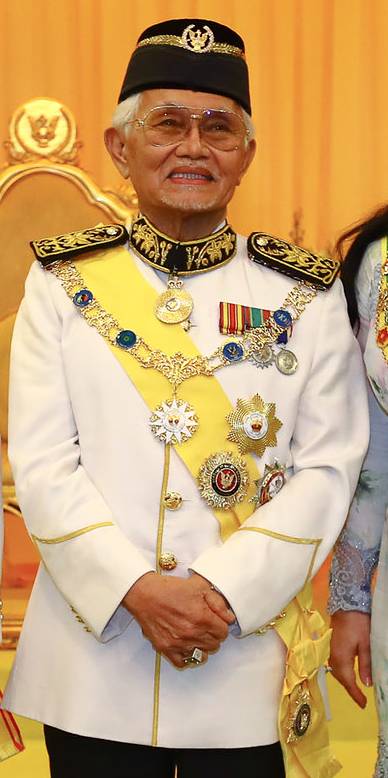 Foto Taib Mahmud. Bab ini membincangkan bagaimana tokoh politik Malaysia Timur membentuk hubungan kuasa persekutuan untuk tempoh yang panjang.